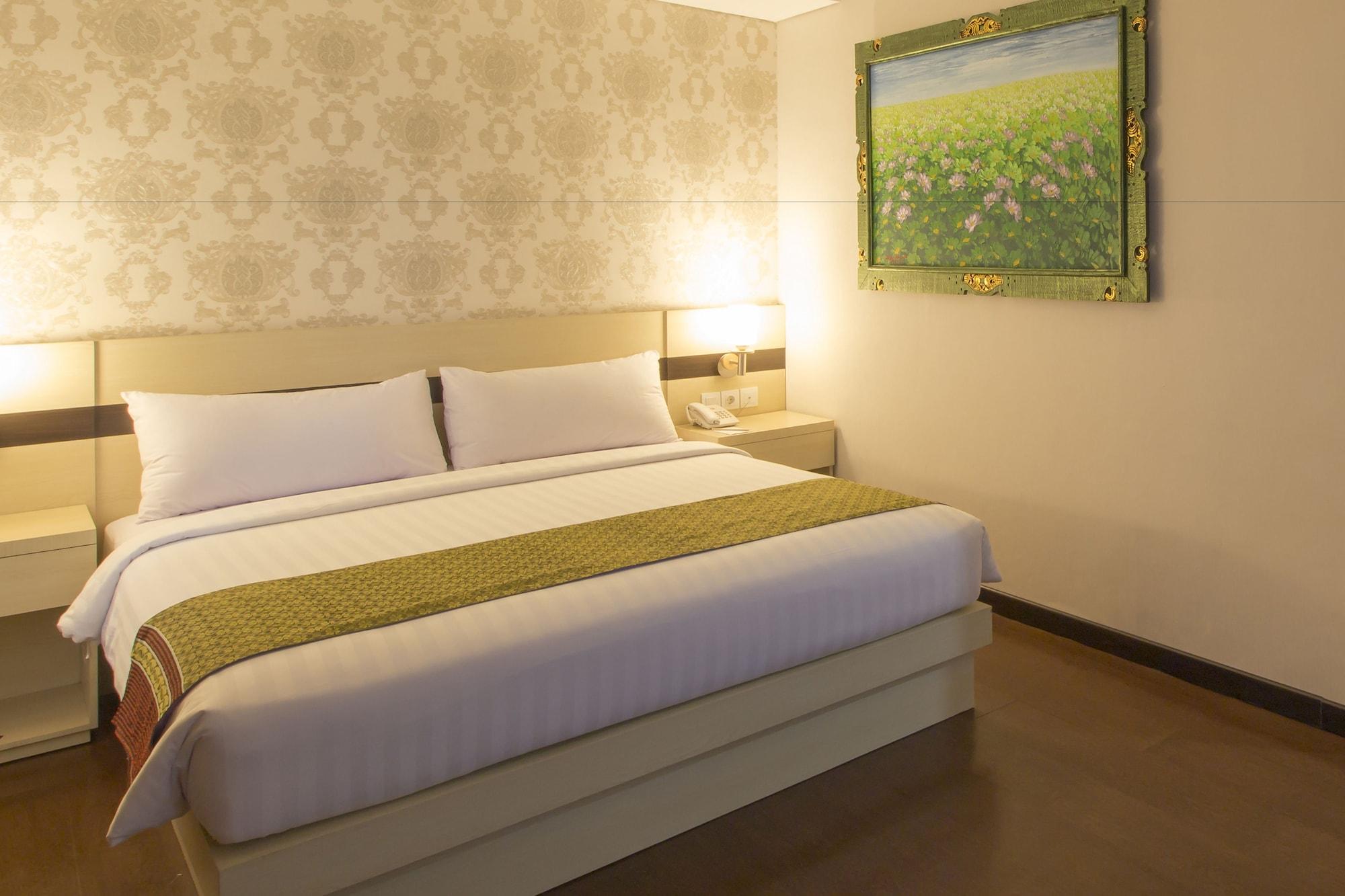 Hotel Grand Puri Saron Yogyakarta Extérieur photo
