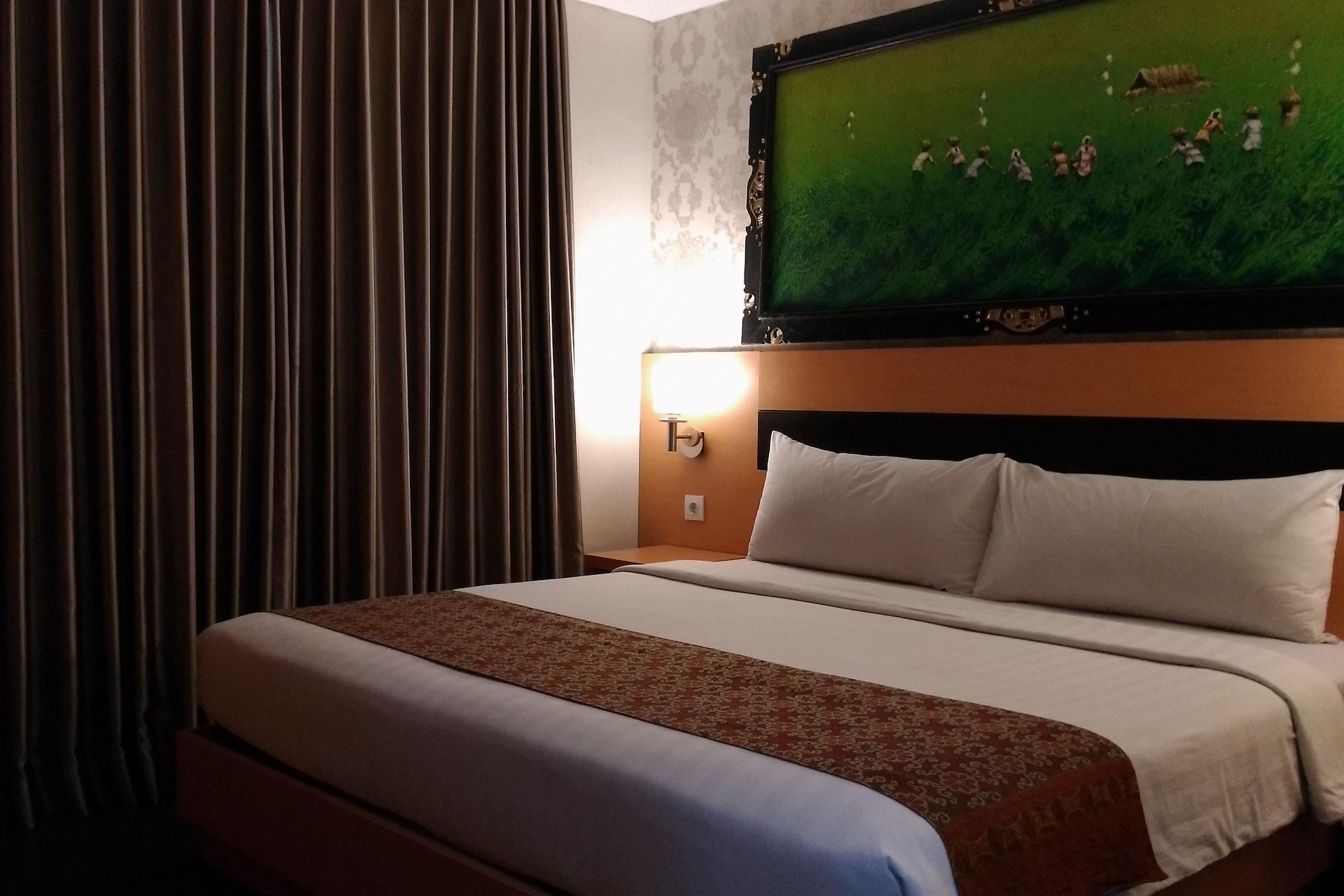 Hotel Grand Puri Saron Yogyakarta Extérieur photo