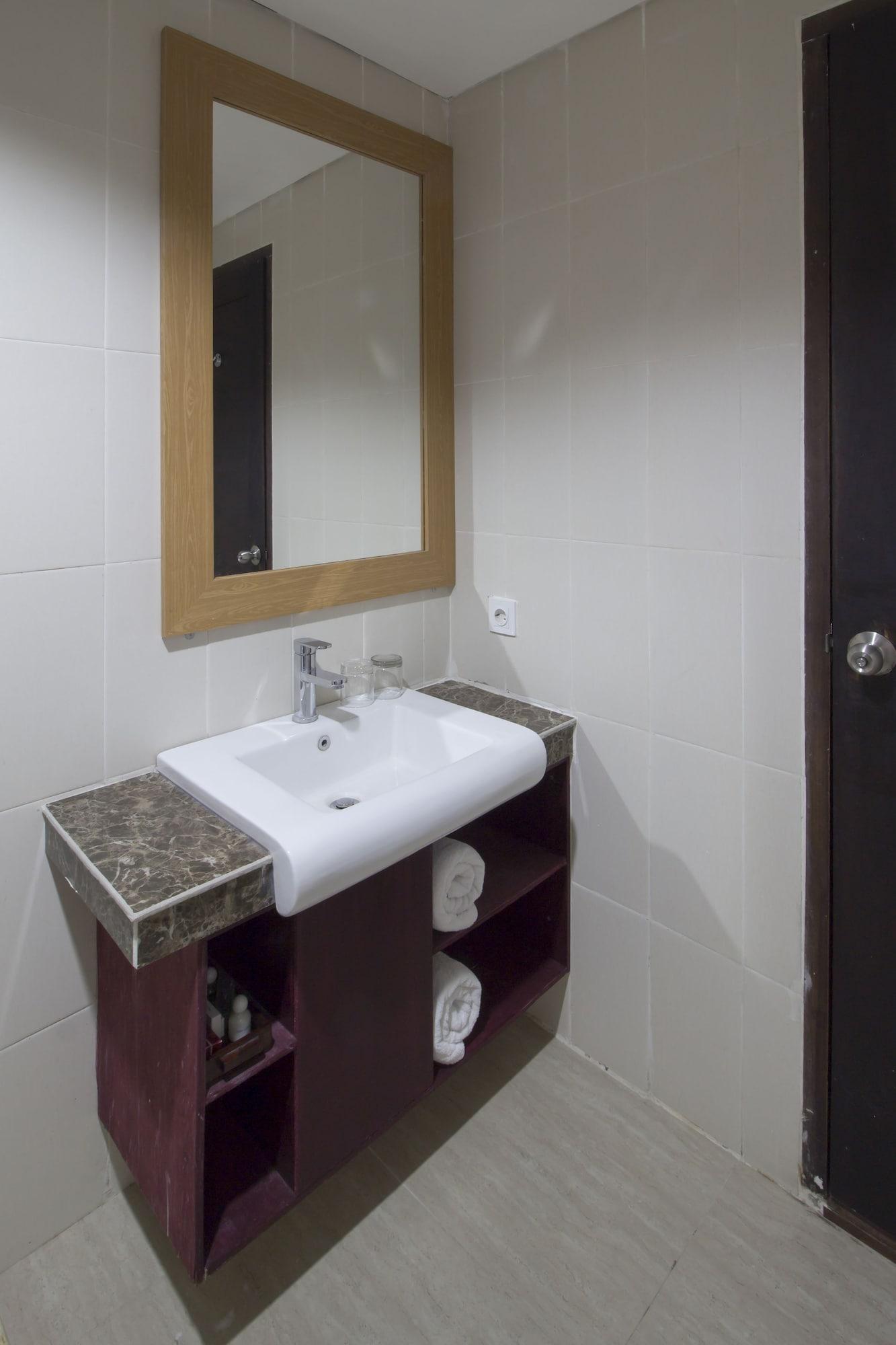 Hotel Grand Puri Saron Yogyakarta Extérieur photo