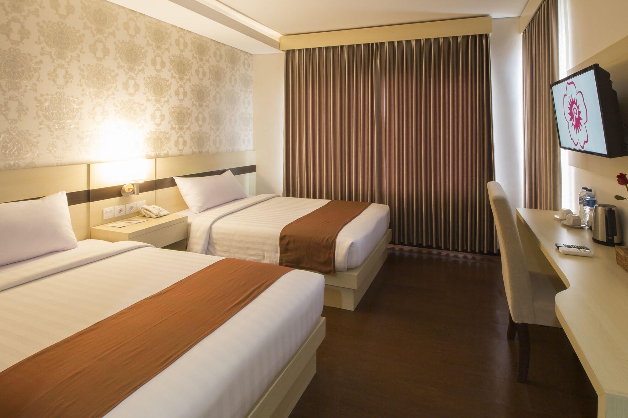 Hotel Grand Puri Saron Yogyakarta Extérieur photo