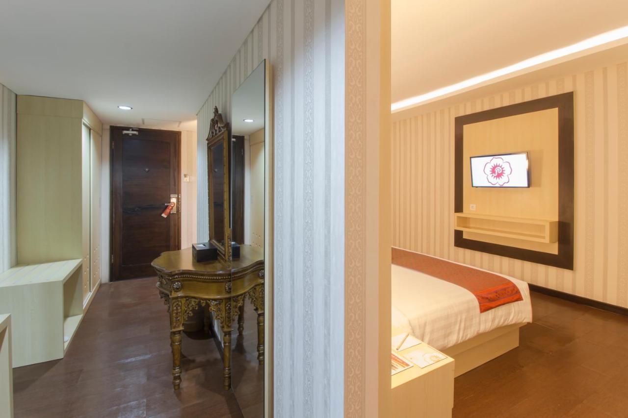 Hotel Grand Puri Saron Yogyakarta Extérieur photo