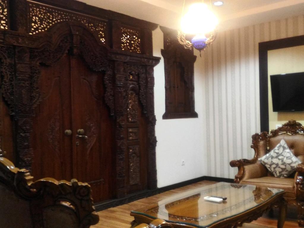 Hotel Grand Puri Saron Yogyakarta Extérieur photo