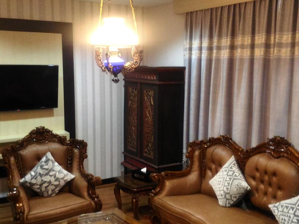 Hotel Grand Puri Saron Yogyakarta Extérieur photo