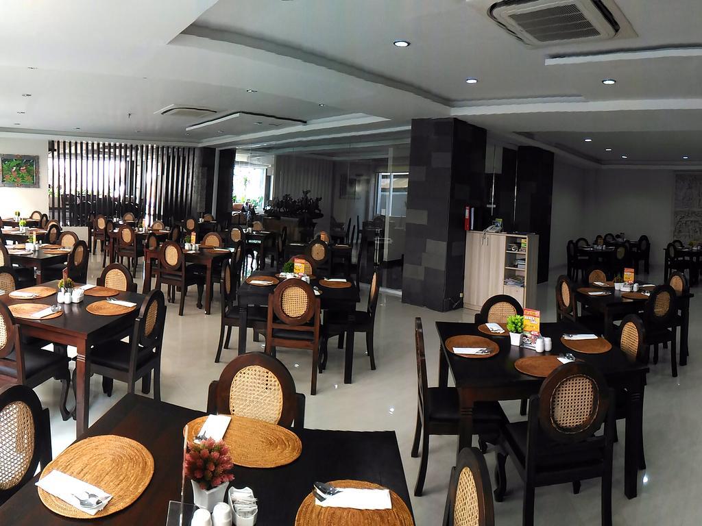 Hotel Grand Puri Saron Yogyakarta Extérieur photo