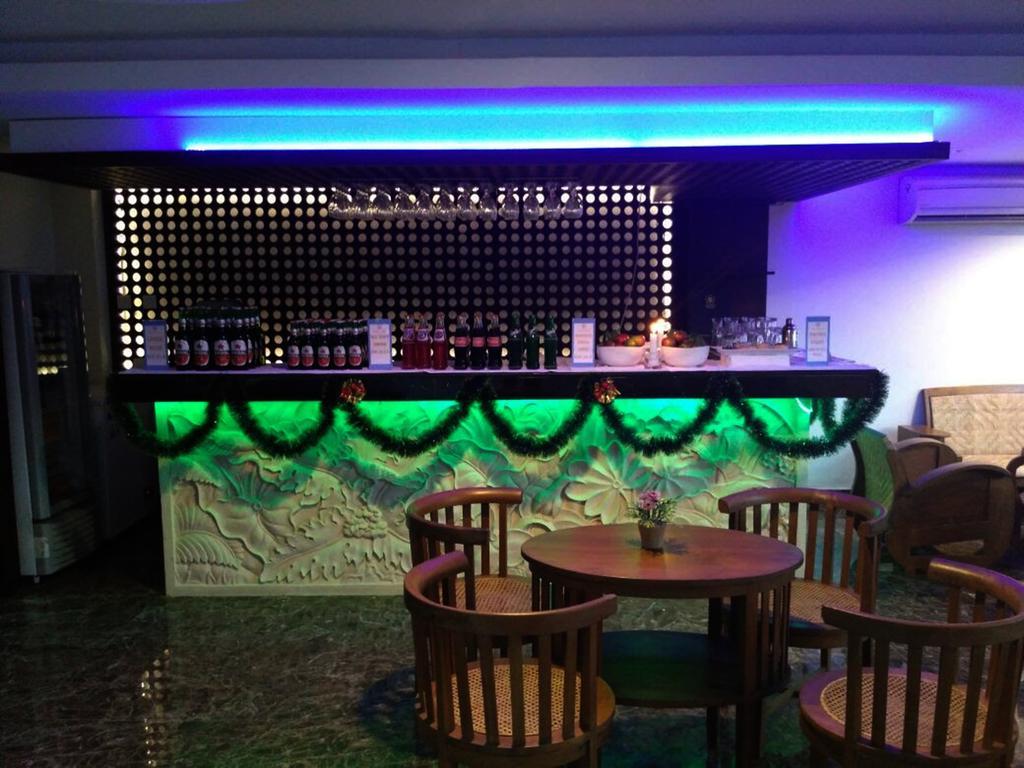 Hotel Grand Puri Saron Yogyakarta Extérieur photo