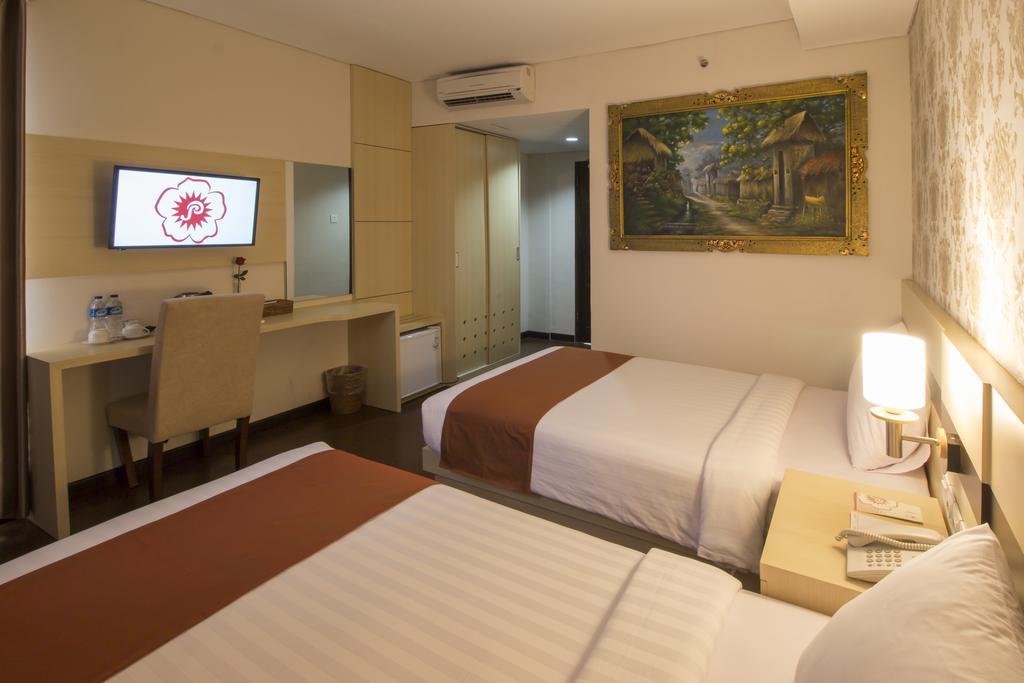 Hotel Grand Puri Saron Yogyakarta Extérieur photo