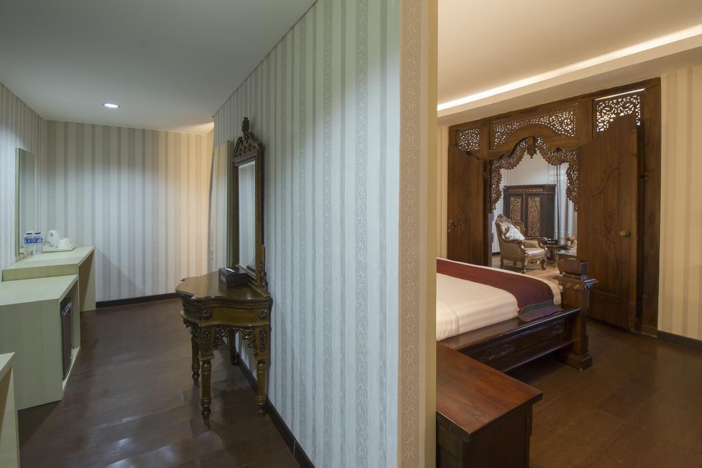 Hotel Grand Puri Saron Yogyakarta Extérieur photo