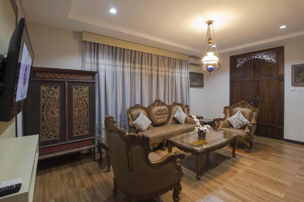 Hotel Grand Puri Saron Yogyakarta Extérieur photo
