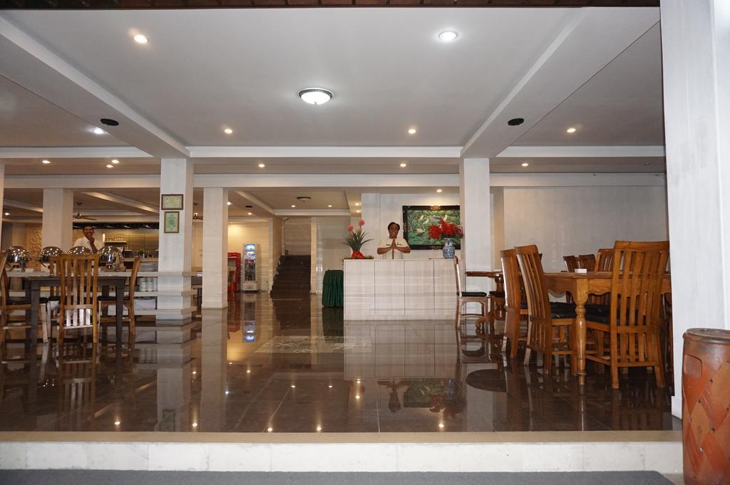 Hotel Grand Puri Saron Yogyakarta Extérieur photo