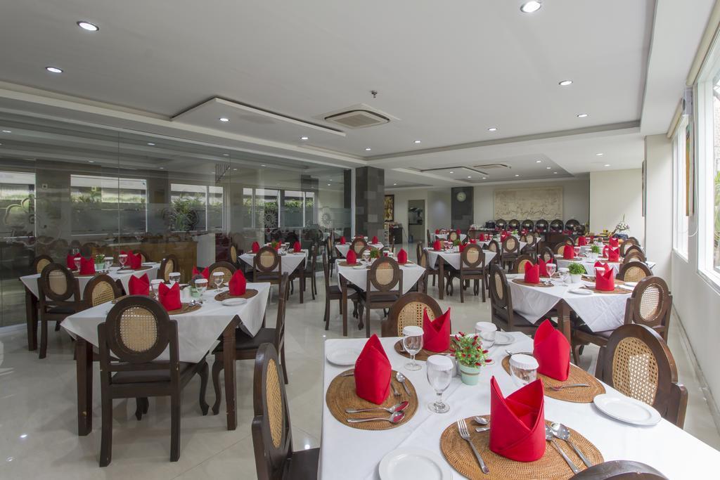 Hotel Grand Puri Saron Yogyakarta Extérieur photo