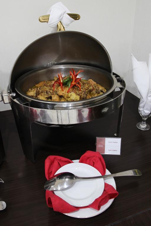 Hotel Grand Puri Saron Yogyakarta Extérieur photo