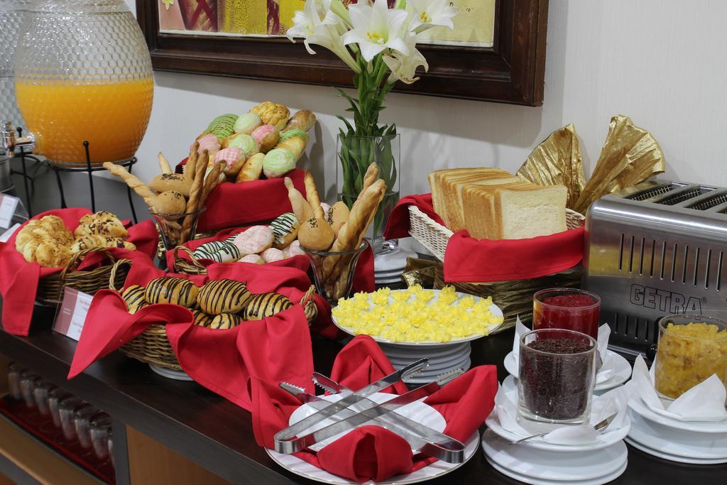Hotel Grand Puri Saron Yogyakarta Extérieur photo