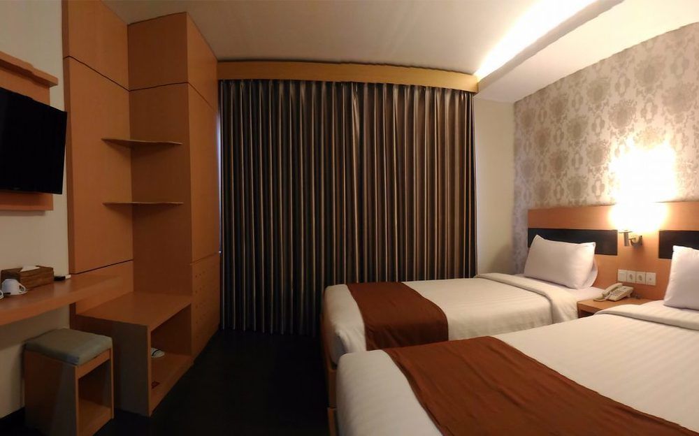 Hotel Grand Puri Saron Yogyakarta Extérieur photo