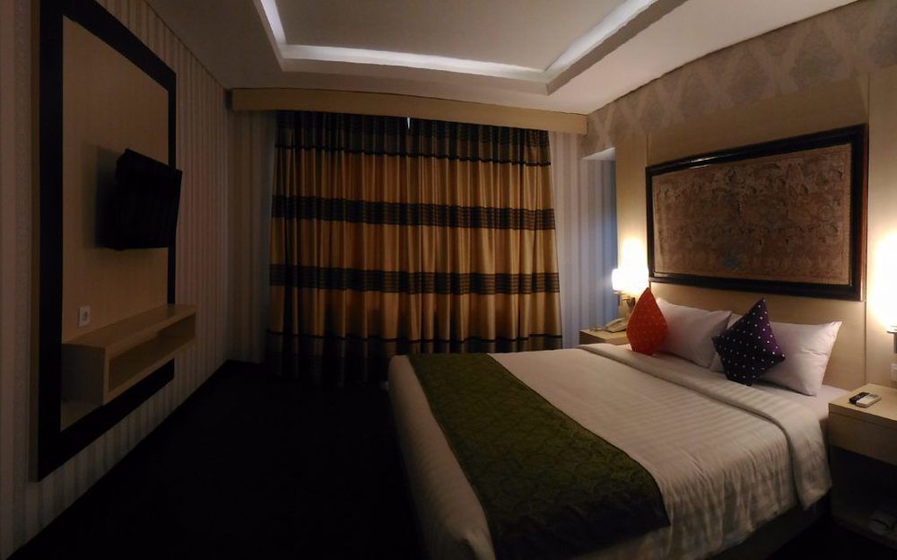 Hotel Grand Puri Saron Yogyakarta Extérieur photo