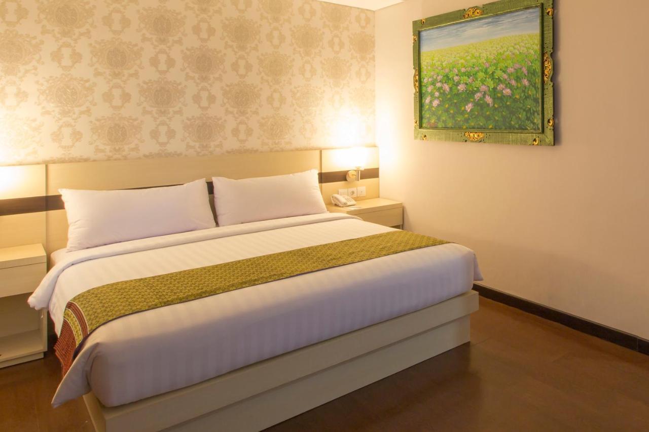 Hotel Grand Puri Saron Yogyakarta Extérieur photo